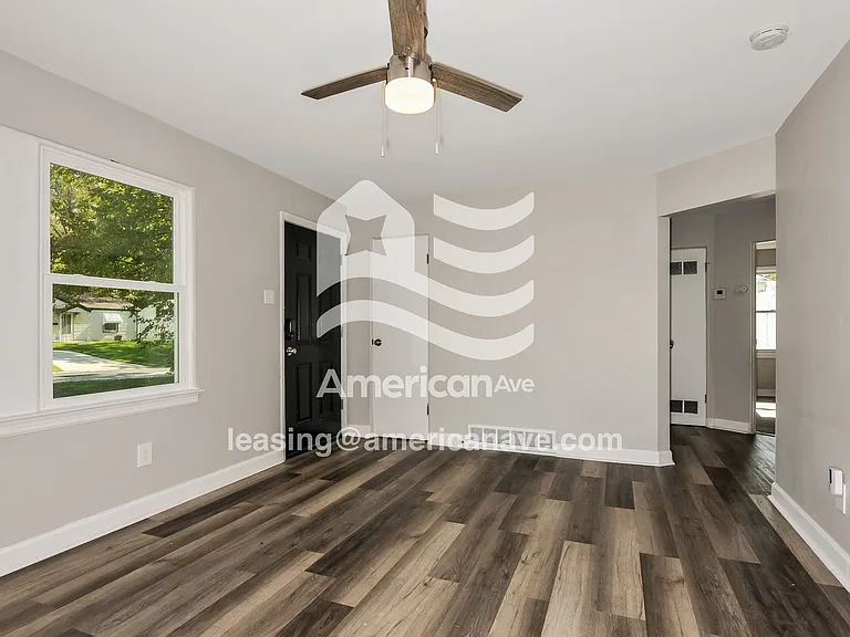 1089248_004_wm_-_living_room_13245651.jpg