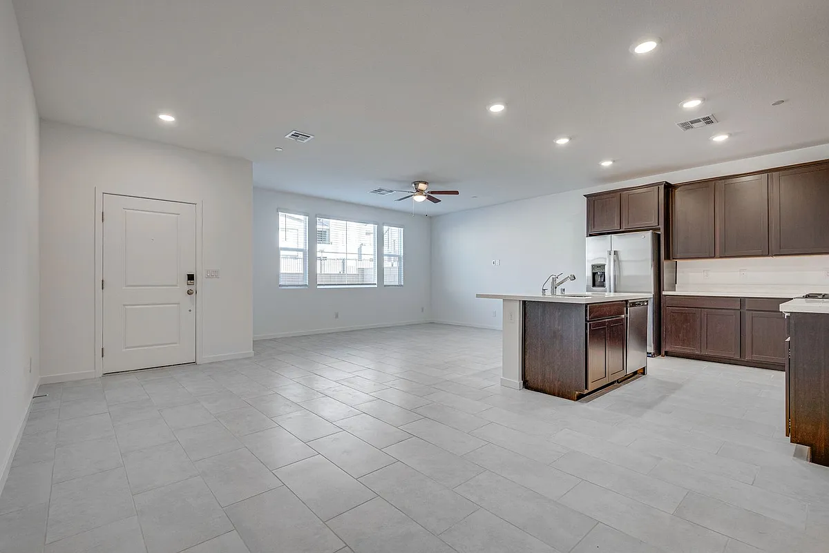 Building Photo - 2546 Venetia Pointe St