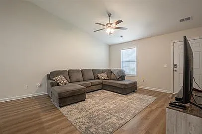 3 bed, 2.0 bath, $1,625 — Photo 4