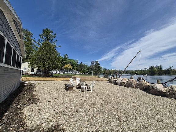 3rd image of 136 Pleasant Dr