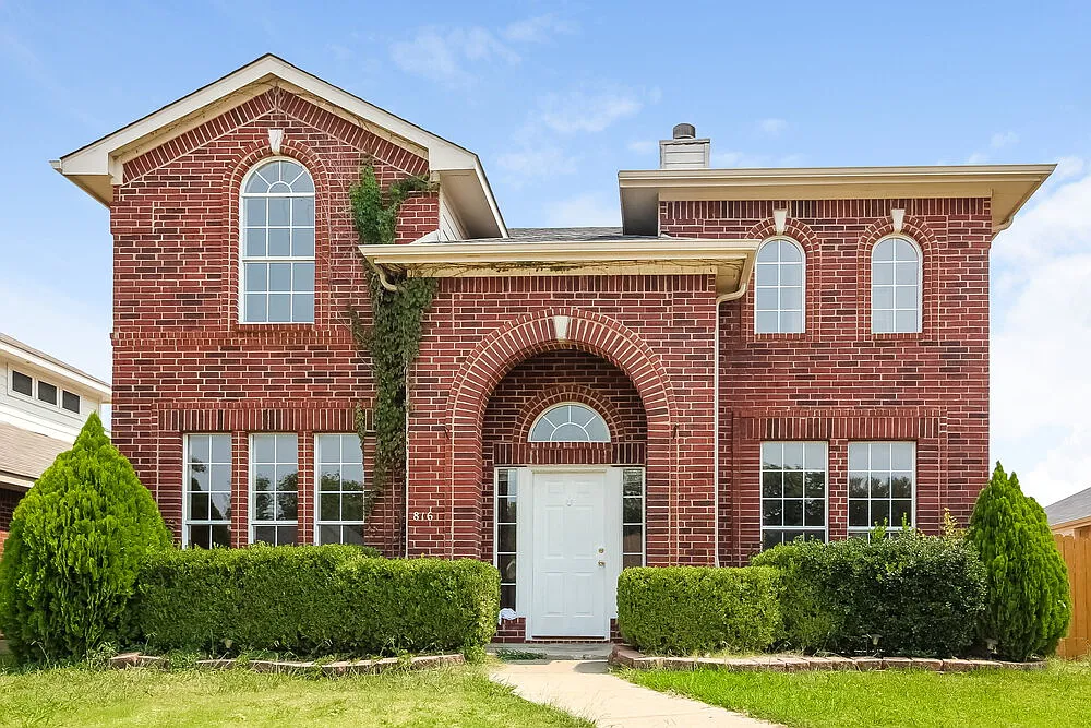 4 bed, 2.5 bath, 2284 sqft, $2,860 — Photo 1
