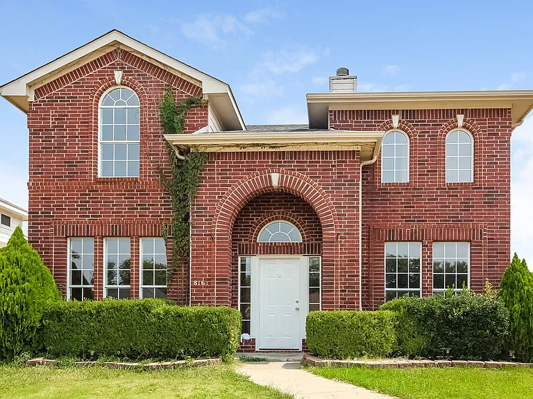816 Parker Dr — Photo 1
