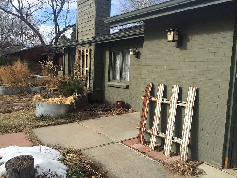 1st image of 533 W Beech Pl