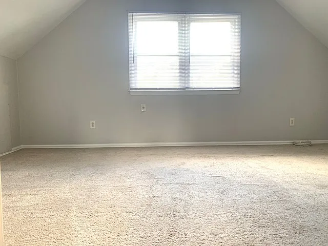1560 Whittier Ave — Photo 27