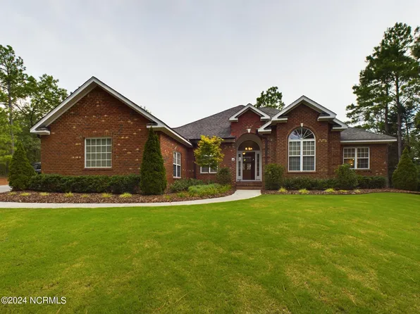4 McQueen Pl, Pinehurst, NC 28374