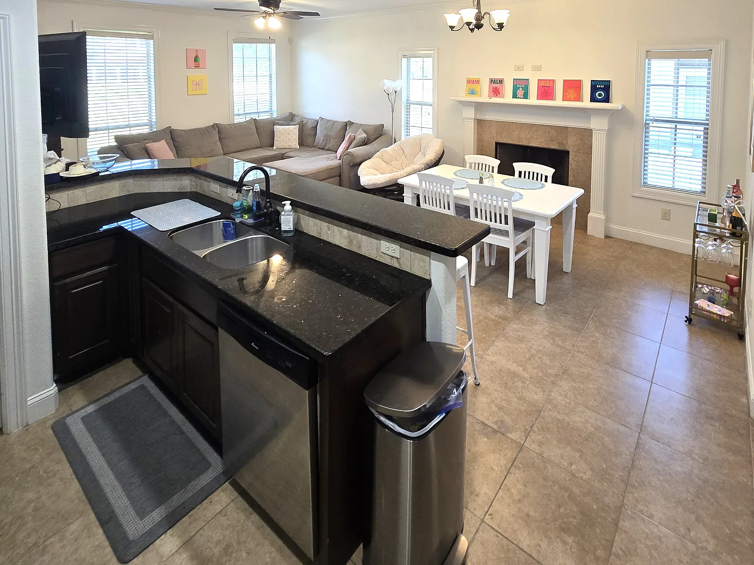 4 bed, 1929 sqft, $3,895 — Photo 4