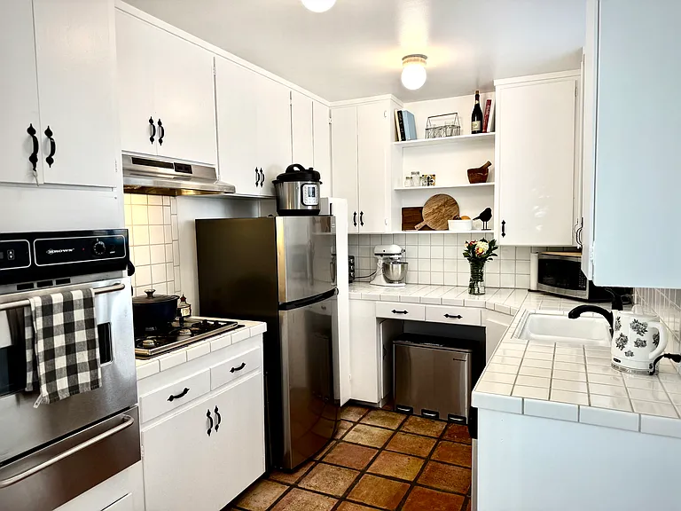 732 Navy St — Photo 4
