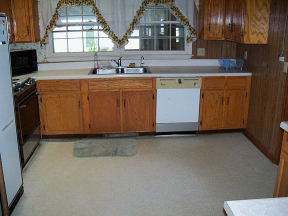 2nd image of 1548 Green Valley St