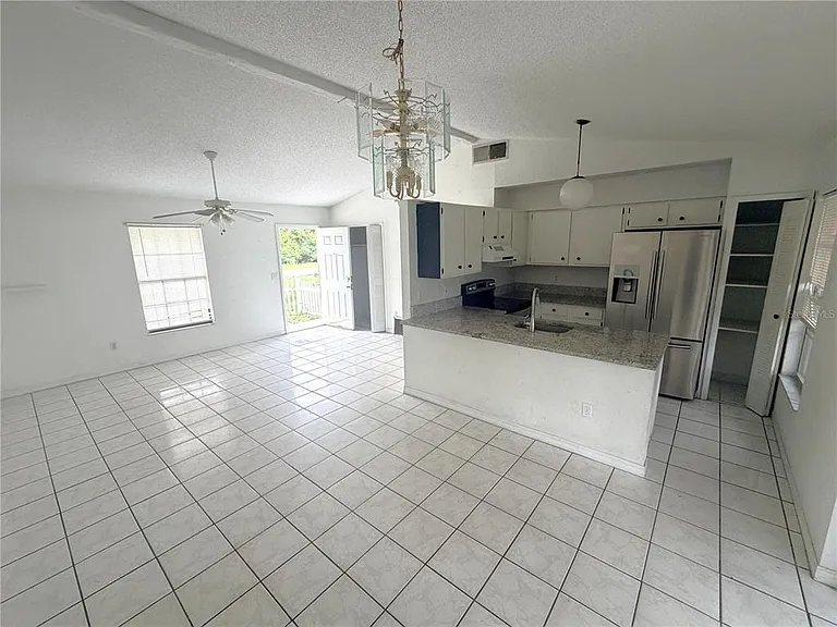 745 Whitewood Dr — Photo 3