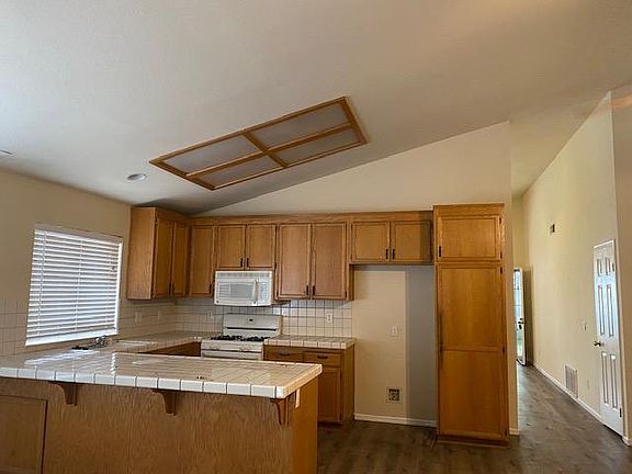 4th image of 180 Alum Rock Ct