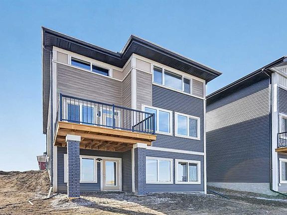 2nd image of 211 NW Corner Glen Cres NE