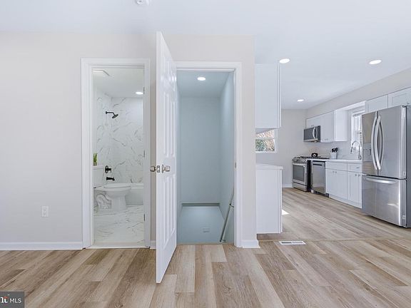 3rd image of 6112 Perry St