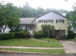 937 Shari Ln, East Meadow, NY 11554