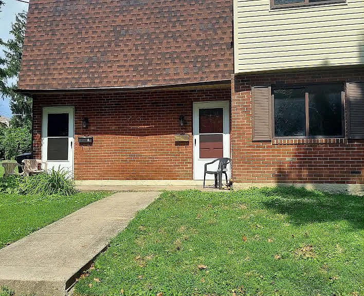 1655 Walnut Ave #B — Photo 1
