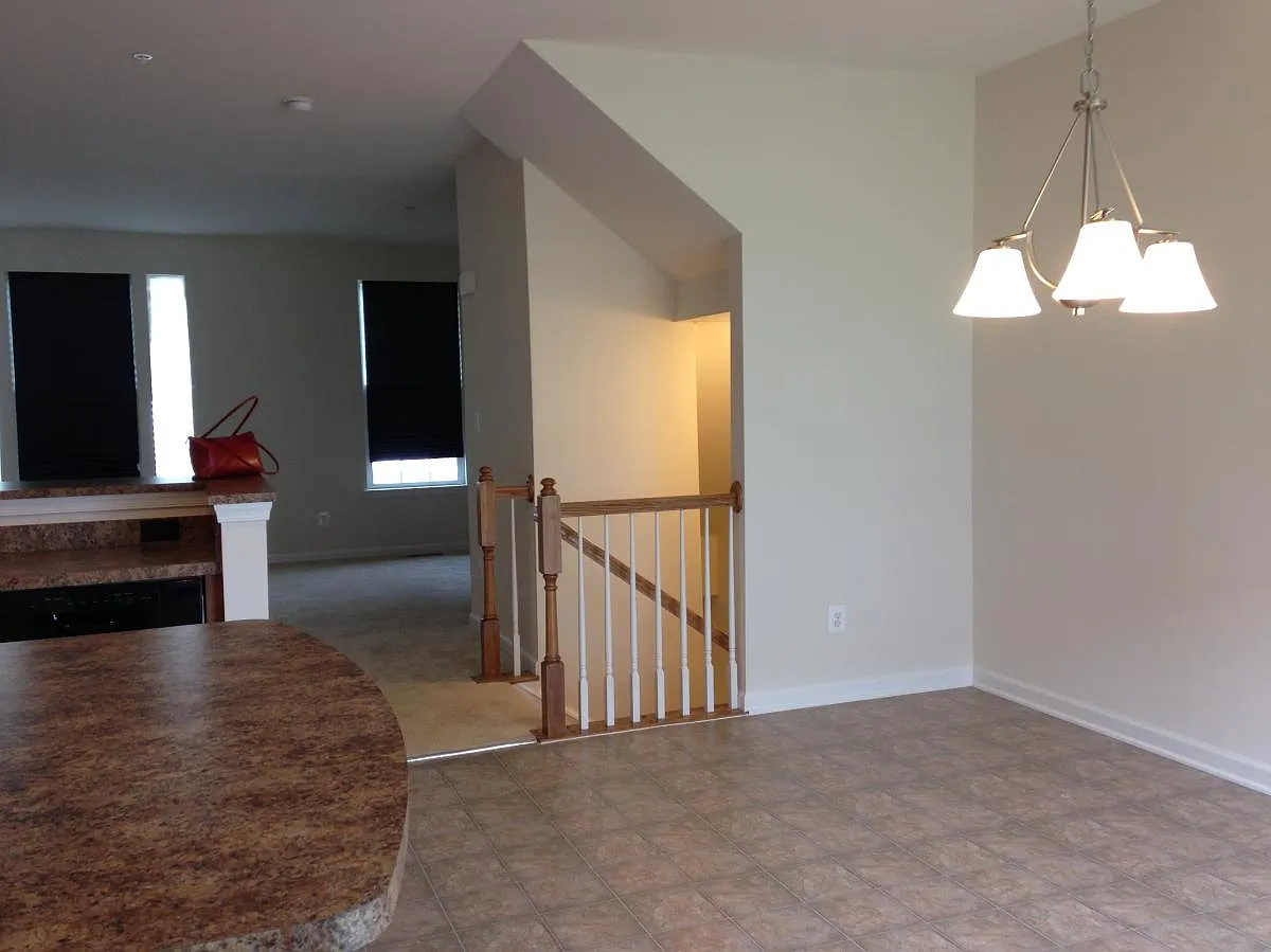 4 bed, 2000 sqft, $2,399 — Photo 2