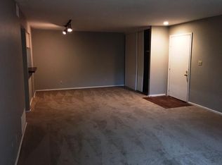 12331 Wild Turkey Ct APT E, Saint Louis, MO 63141