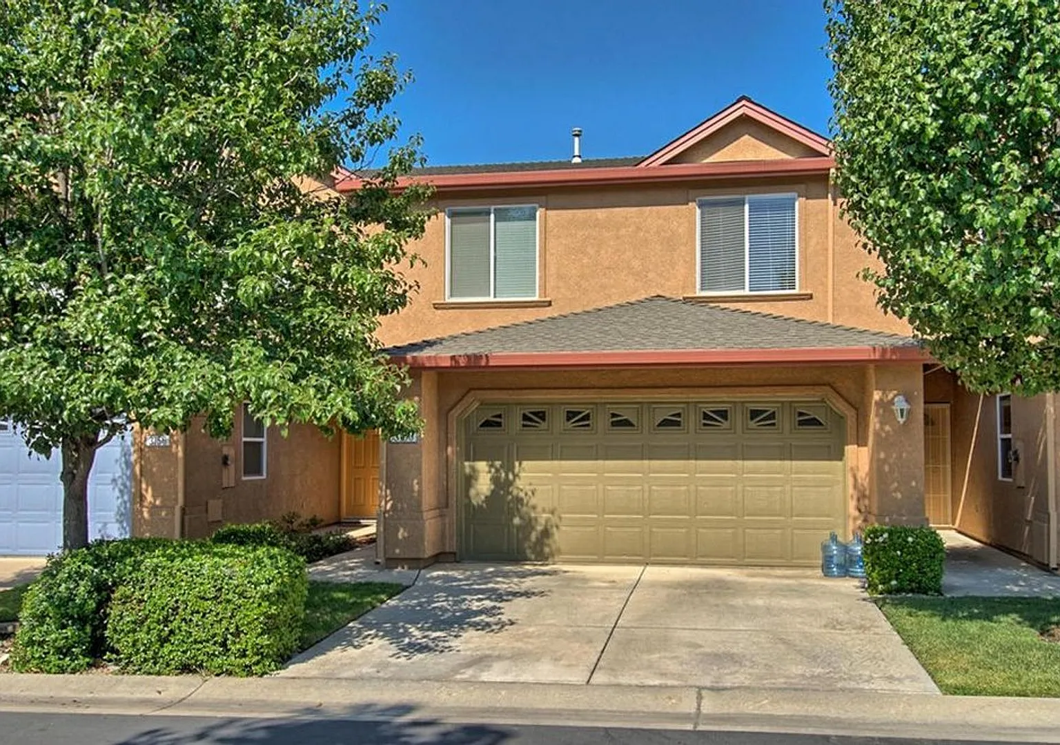 Luxury Townhome — Photo 1