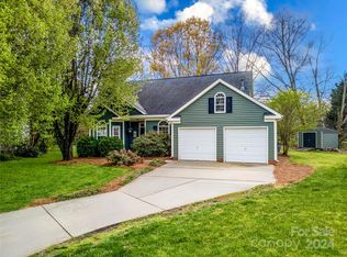 8400 Earlham Ct, Charlotte, NC 28277