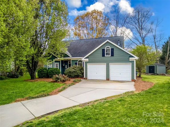 8400 Earlham Ct, Charlotte, NC 28277