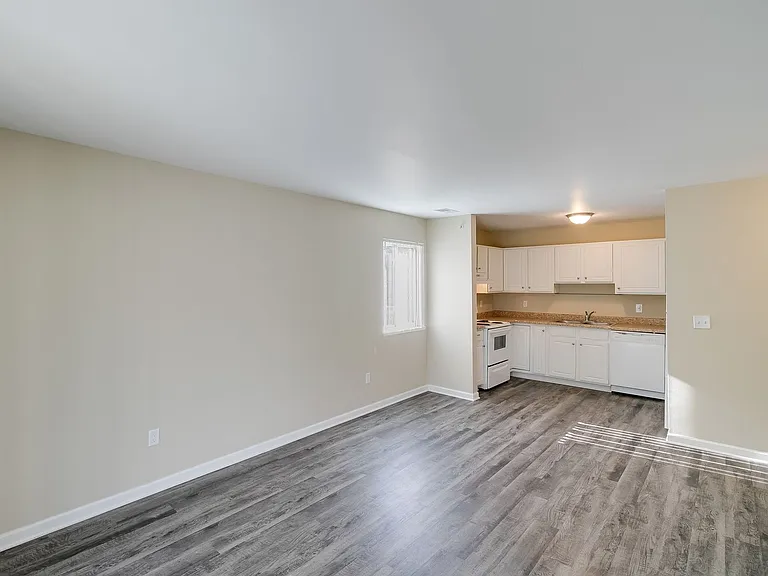 1306 E Miller Road 6114 Beechfield Dr — Photo 12