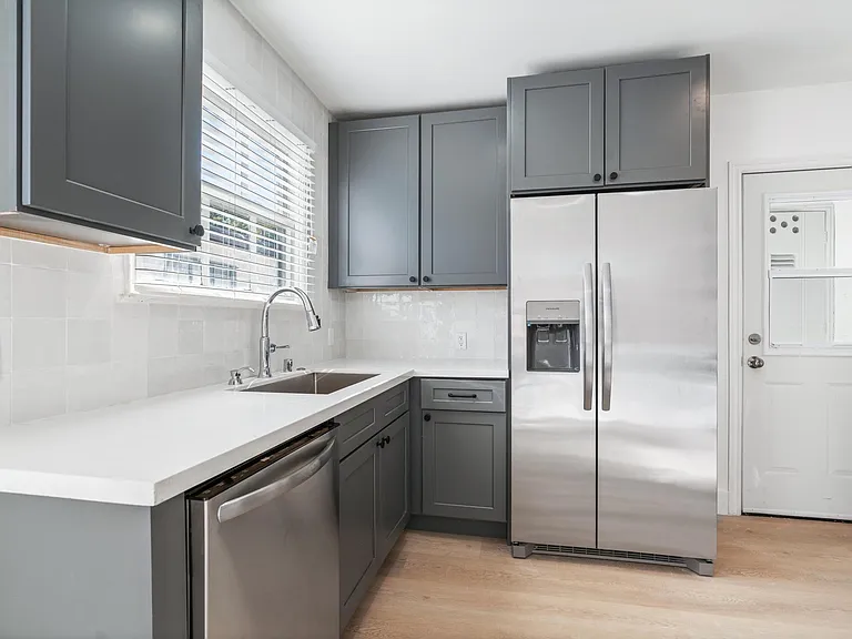 9222 Alden Dr #7 — Photo 7