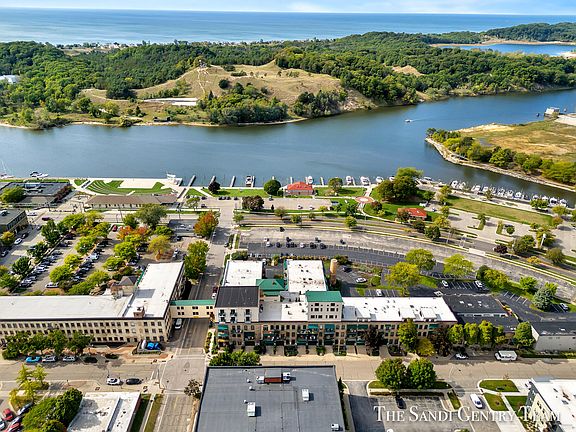 5th image of 106 N Harbor Dr