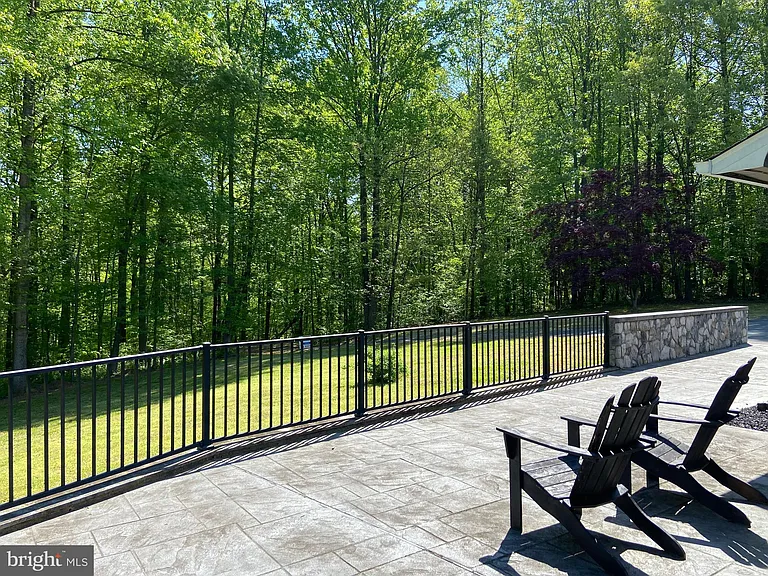 1251 Hinton Dr — Photo 7