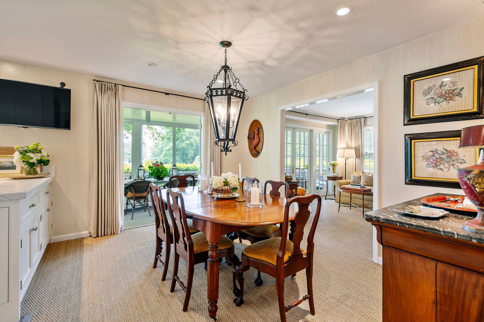 Dining room also open to kitchen