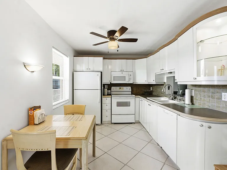 1024 SE 5th Ave #202 — Photo 5