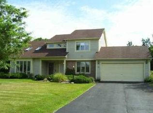 25 Cambray Dr, Fairport, NY