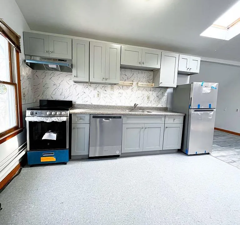 20 Lincoln Ave W #2