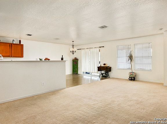 5th image of 707 Crosspoint Dr