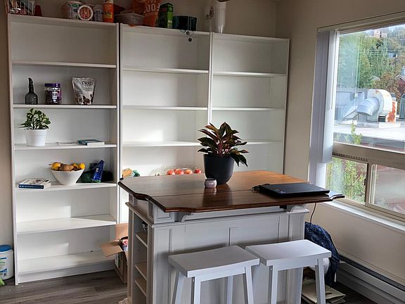 4th image of 2031 Franklin Ave E #401