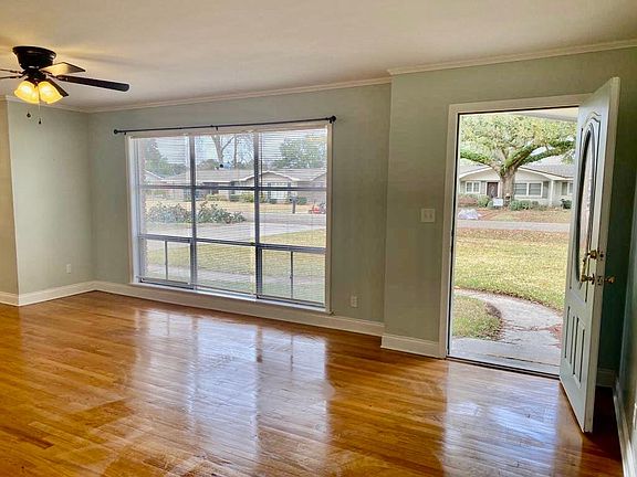 3rd image of 310 Karen Dr
