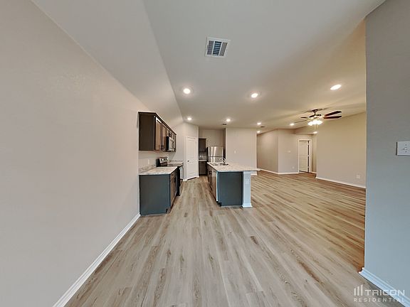 3rd image of 908 Basswood Ln