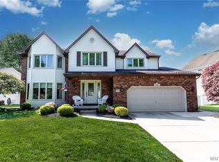 153 Londonderry Ln, Getzville, NY 14068