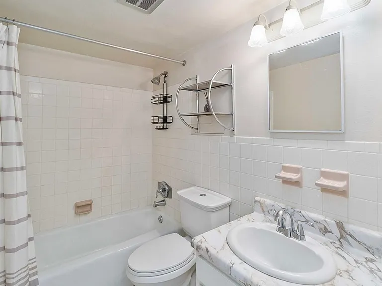 2500 Lee Rd #244 — Photo 3