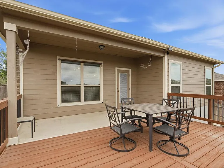 2431 Valencia Crst — Photo 22