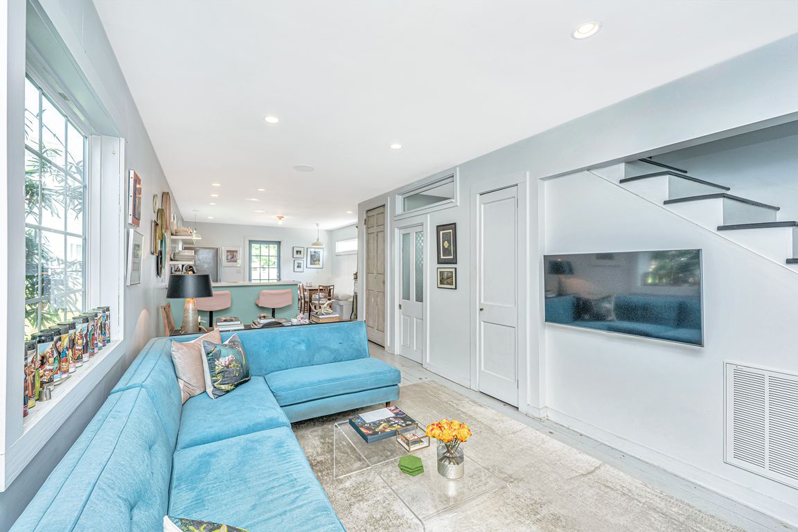 next background image