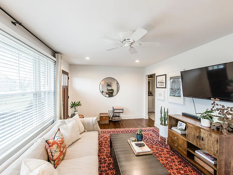 1003 Woods Lake Dr — Photo 8
