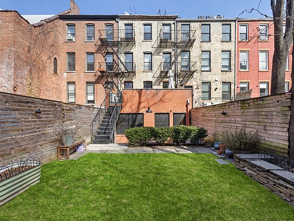 4th image of 252 Stuyvesant Ave