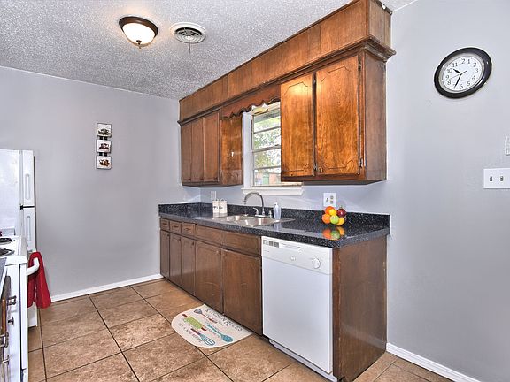 5th image of 103 N York Village Dr #101-4