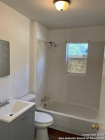 519 Walton Ave — Photo 8