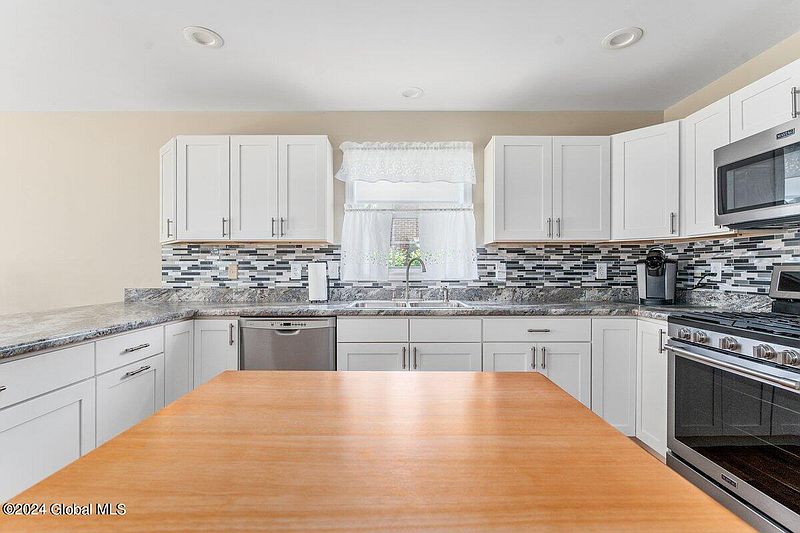 5th image of 35 Bruen Court