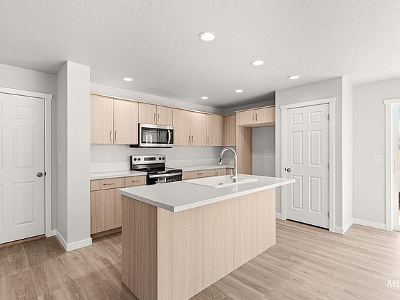 3rd image of 242 Caribou Ct