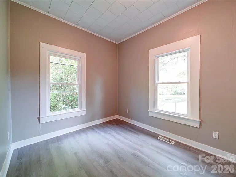 720 S Main St — Photo 13