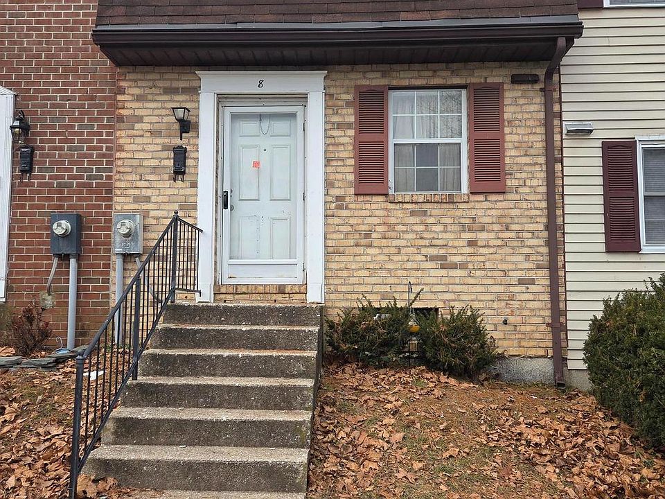 2nd image of 8 Ritters Ridge Ct #8