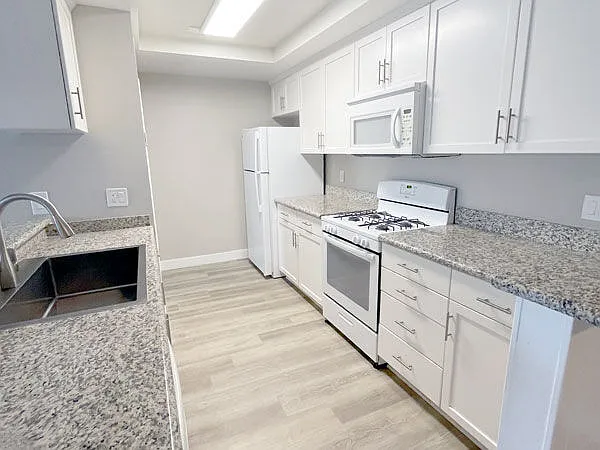 Casa Monterrey Apartments — Photo 15