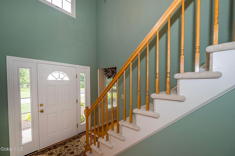 3rd image of 71 Orchardview Drive