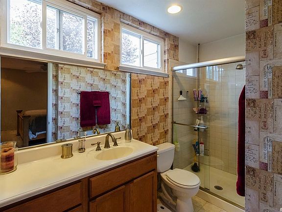 5th image of 1219 Greenlea Ave